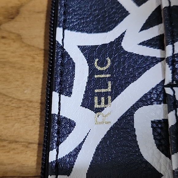 NWOT Relic Oh Happy Day black and white w/ tan adjustable strap crossbody purse - Picture 2 of 11